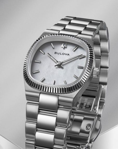 Bulova Classic Mother-of-Pearl Sapphire 25mm